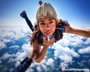 прыжок с парашютом для девушки