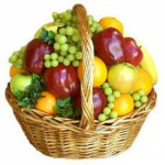 витамины - корзинка с фруктами